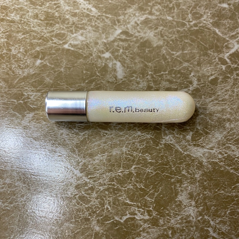 R.E.M Beauty On Your Collar Plumping Lipgloss